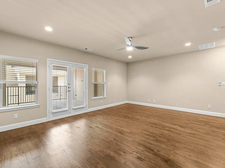 2952 Sheridan Dr — Photo 5