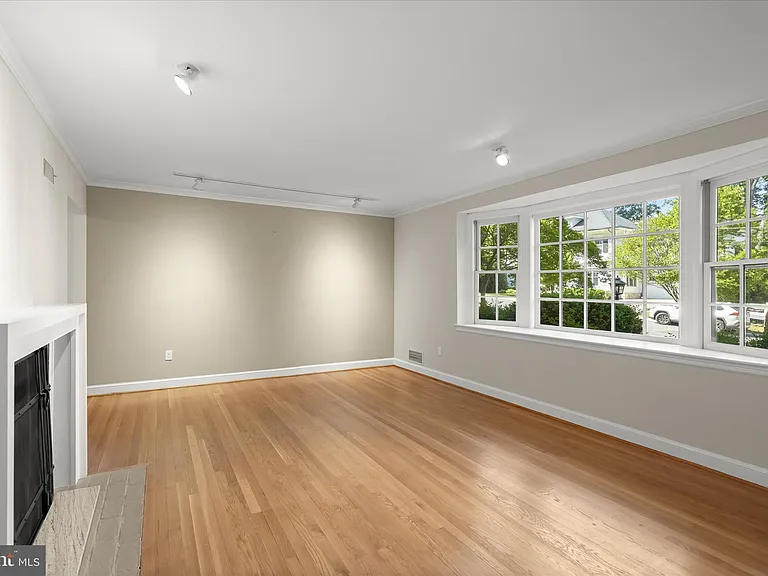 5104 Scarsdale Rd — Photo 9