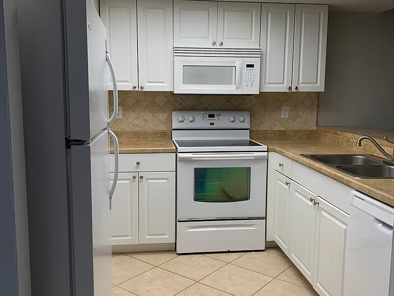 2111 Crystal Dr #2 — Photo 6