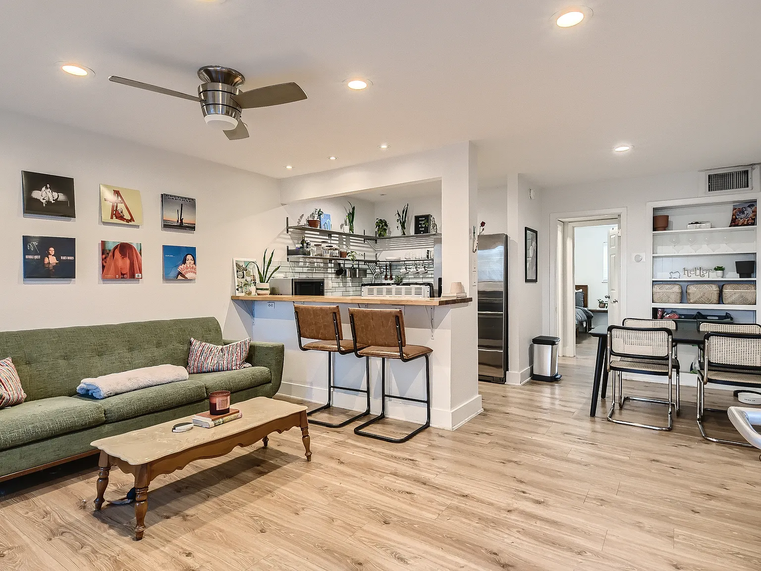 1304 Summit St — Photo 1