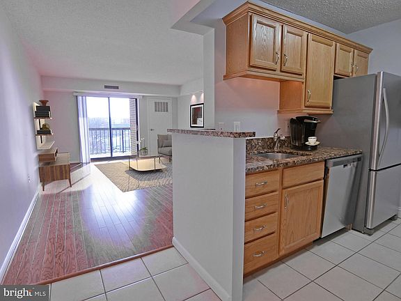 4th image of 200 N Pickett St APT 614