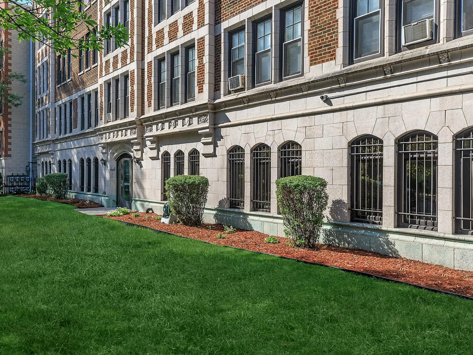 Sheridan Park Apartments — Photo 2