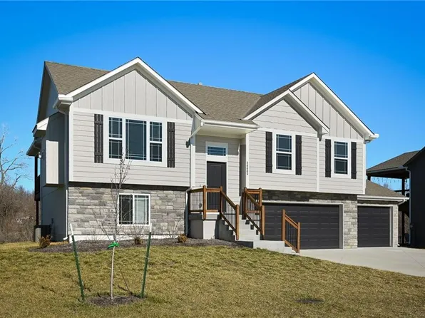 20605 Copper Creek Dr, Peculiar, MO 64078