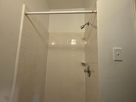 3rd image of 3636 S Hermitage Ave #1R