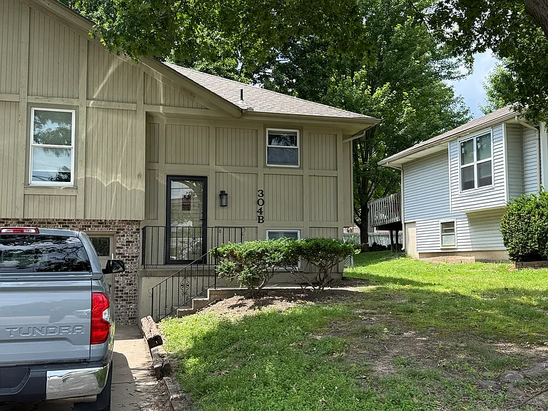 304 NE Independence Ave #B — Photo 16