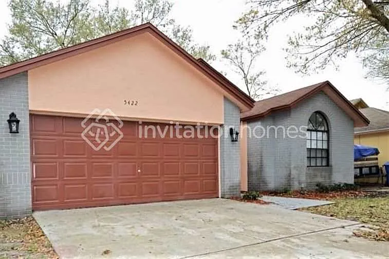 5422 Friarsway Dr Tampa, FL 33624 — Photo 1