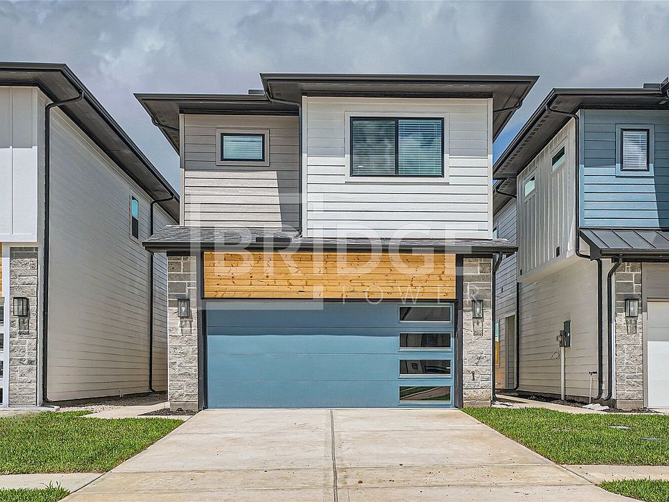 1st image of 33107 Oak Heights Pl