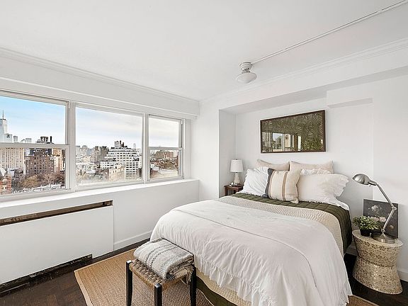 4th image of 101 W 12th St APT 14U