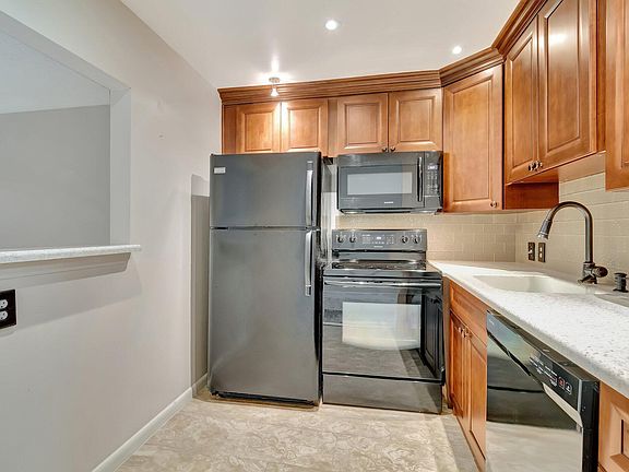 2nd image of 246 Mansfield F