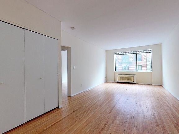 4th image of 365 W 52nd St APT 2J