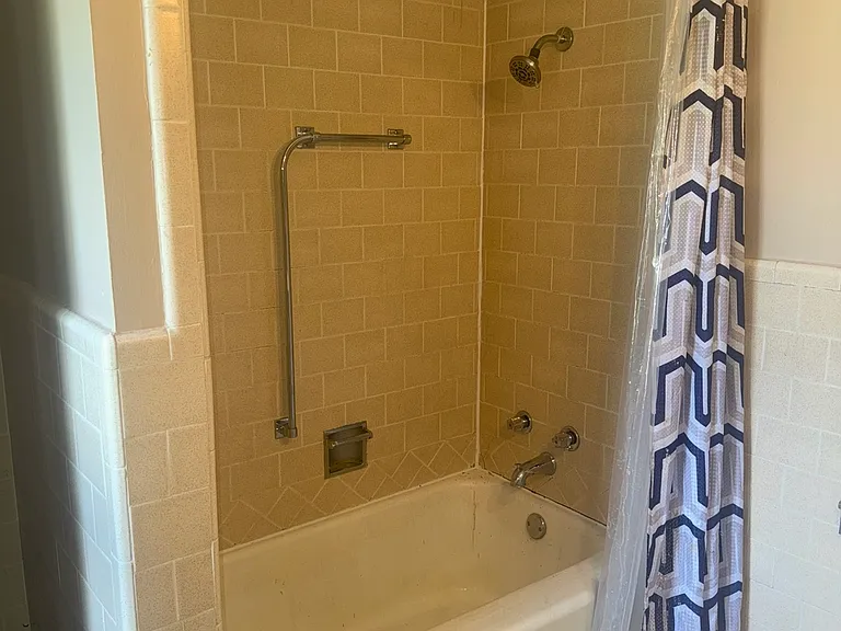 300 NW 21st St #1 — Photo 8
