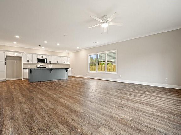 4th image of 4749 Fowler St