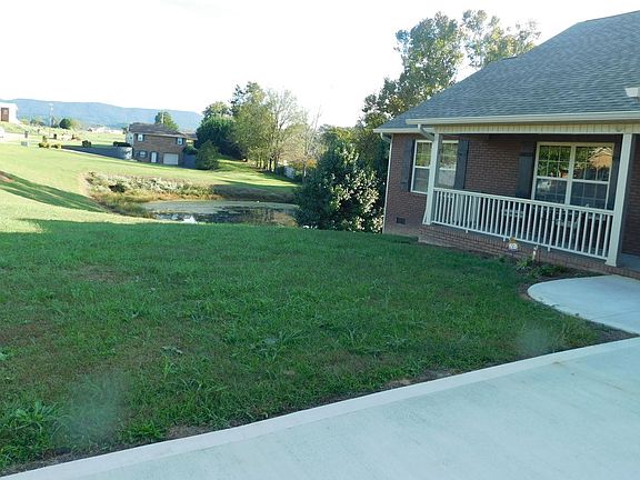 3rd image of 215 Lavista Dr