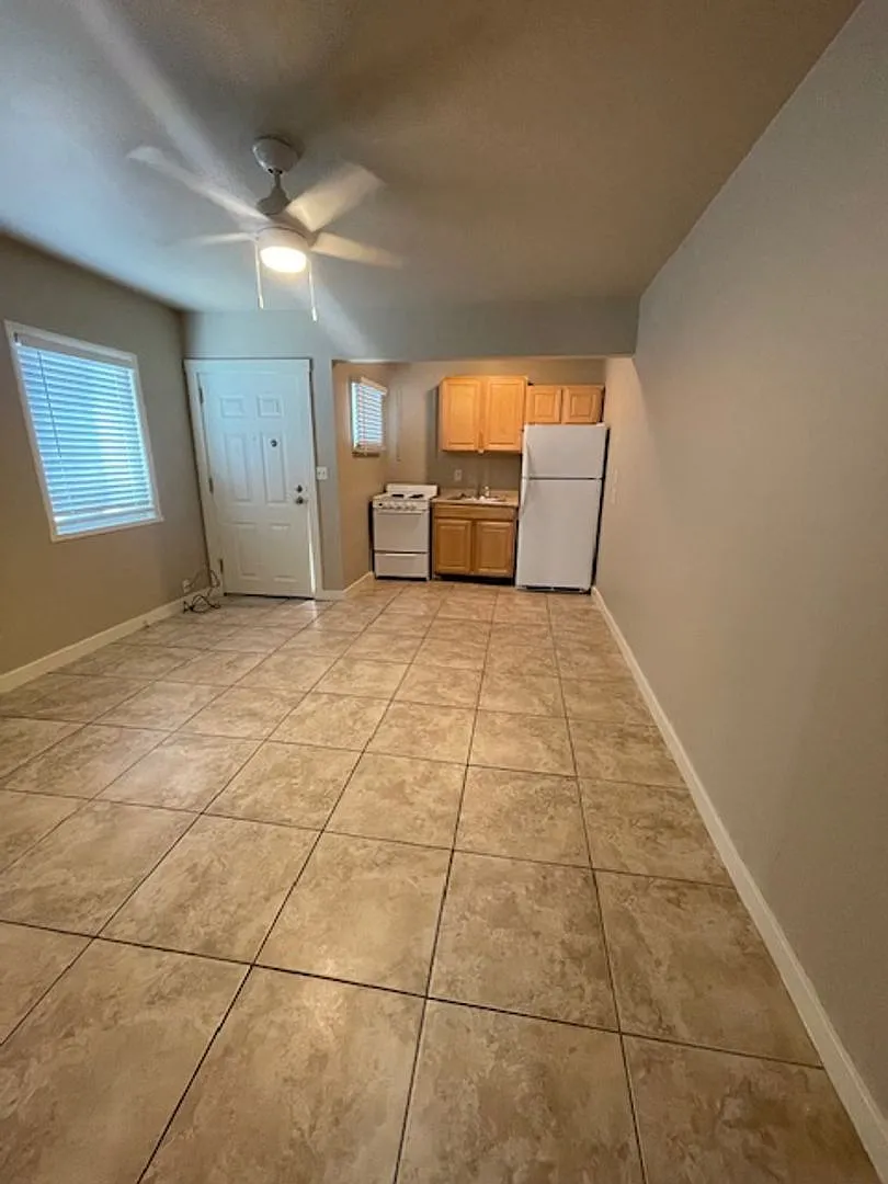 Charming Private Apartment in Welcoming Triplex Great Location! — Photo 1
