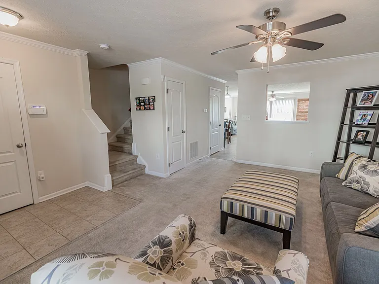 210 Summerfield Dr — Photo 3