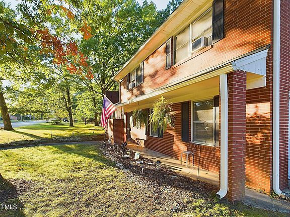 3rd image of 532 Oakwood Ln