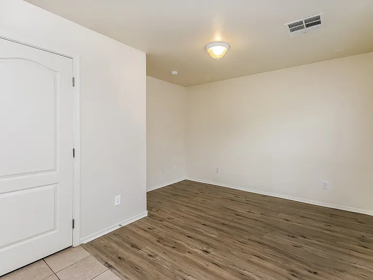 5710 S 21st Pl — Photo 15