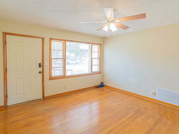 4th image of 4420 43rd St