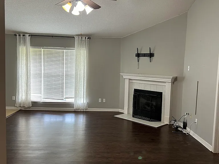 9837 Oldham Dr — Photo 3