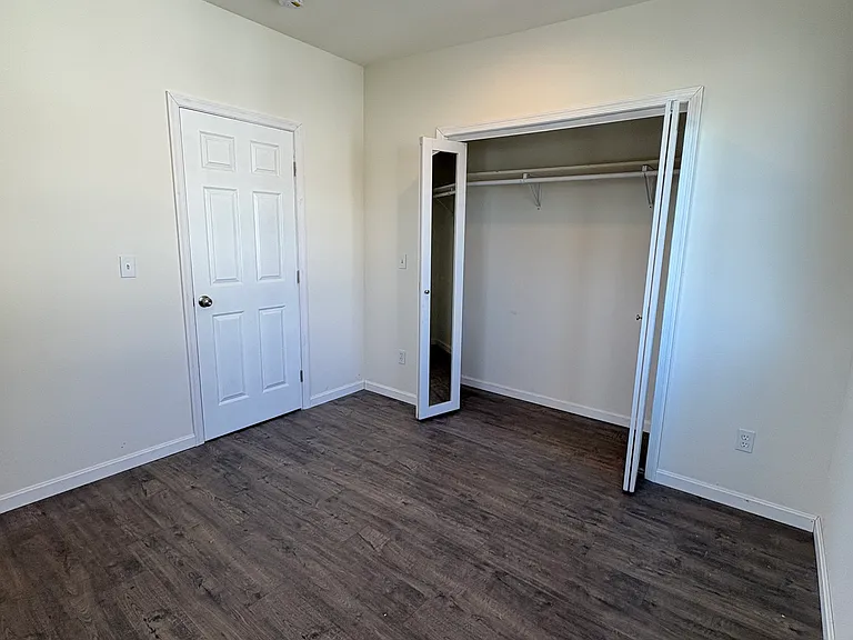 209 S Chapel St — Photo 16