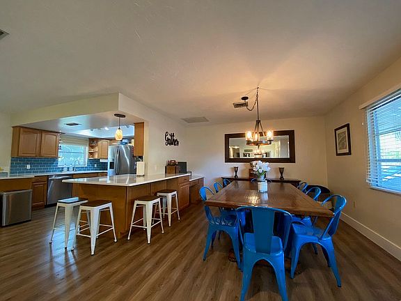 Dining Room/Bar Seating