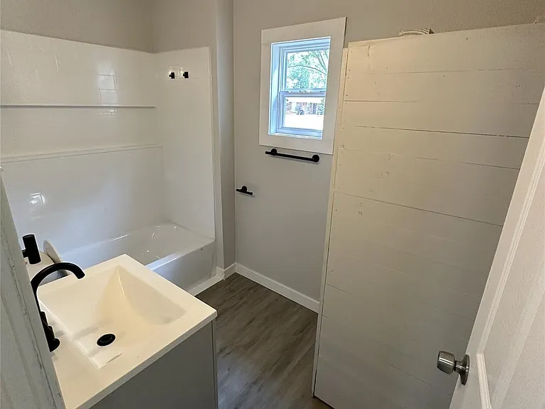 622 Scarbrough St — Photo 8