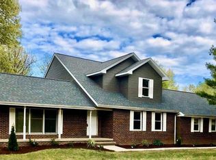 24 Tecumseh Dr, Carbondale, IL 62901