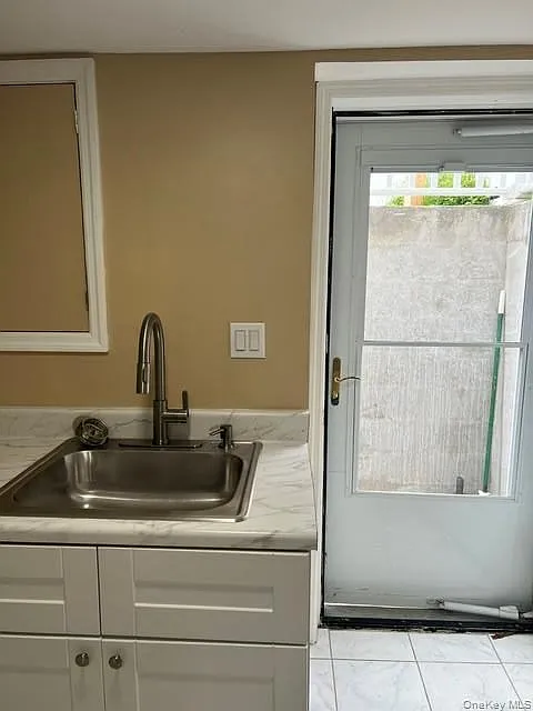 2 bed, 1.0 bath, 1283 sqft, $2,000 — Photo 3