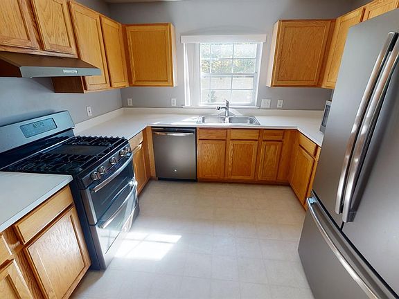 4th image of 3083 Promenade Cir #19