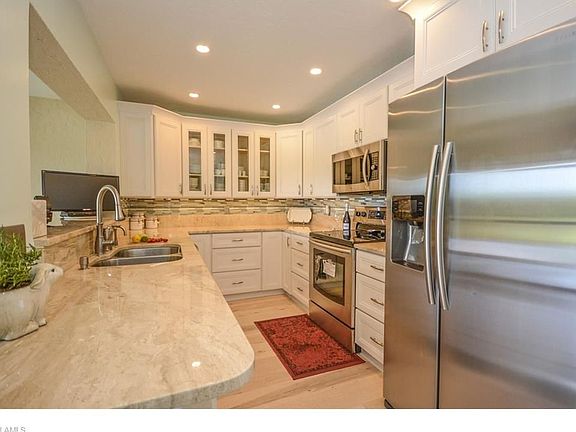 4th image of 433 Wildwood Ln