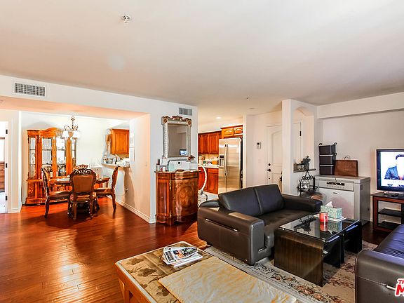 3rd image of 4733 W Elmwood Ave #201
