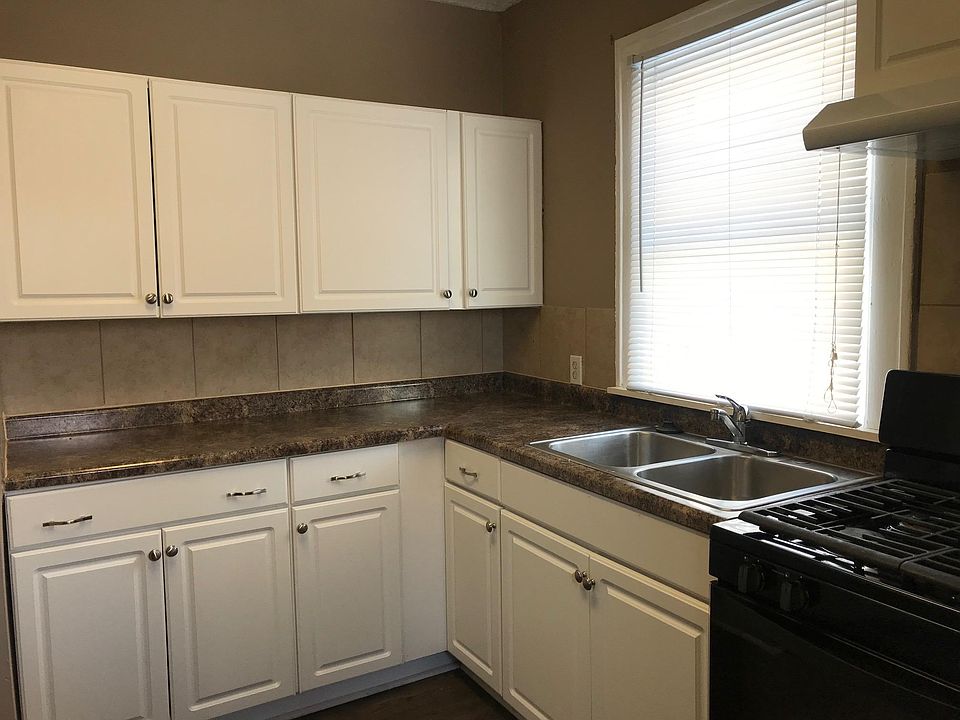 Nice Spacious Kitchen with brand new everything!