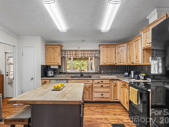 4th image of 245 Merry Way