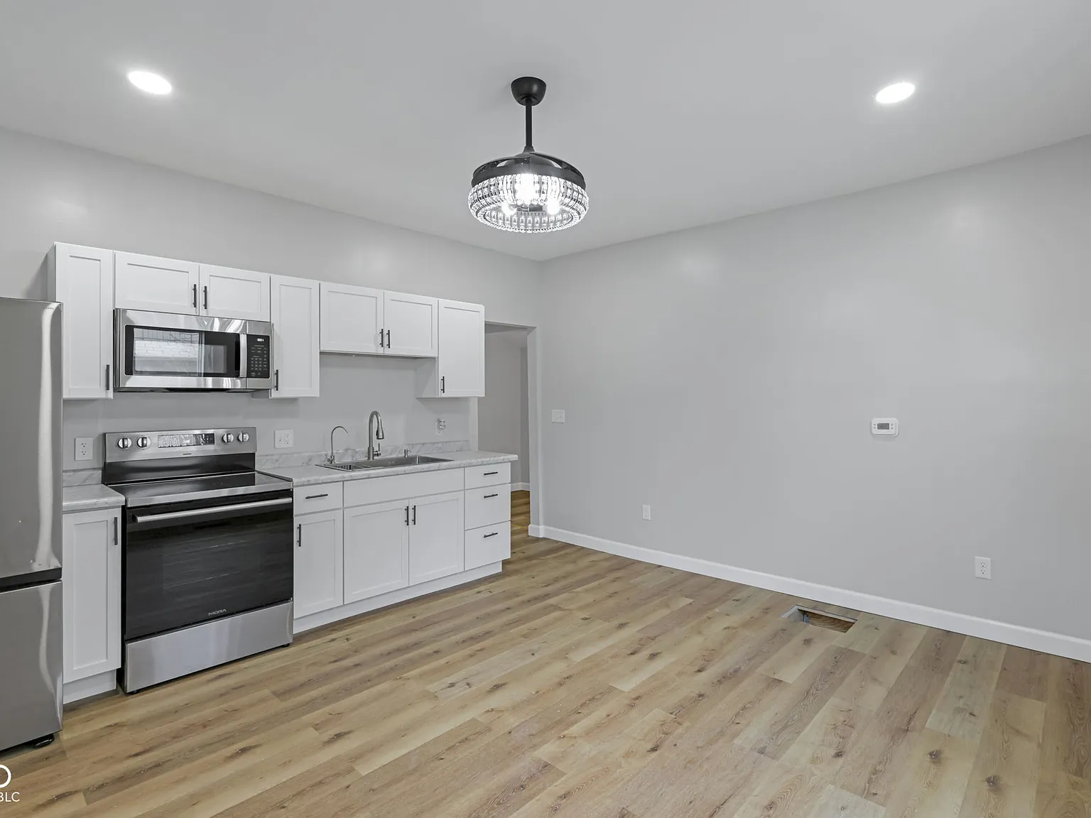 2209 Noble St — Photo 2