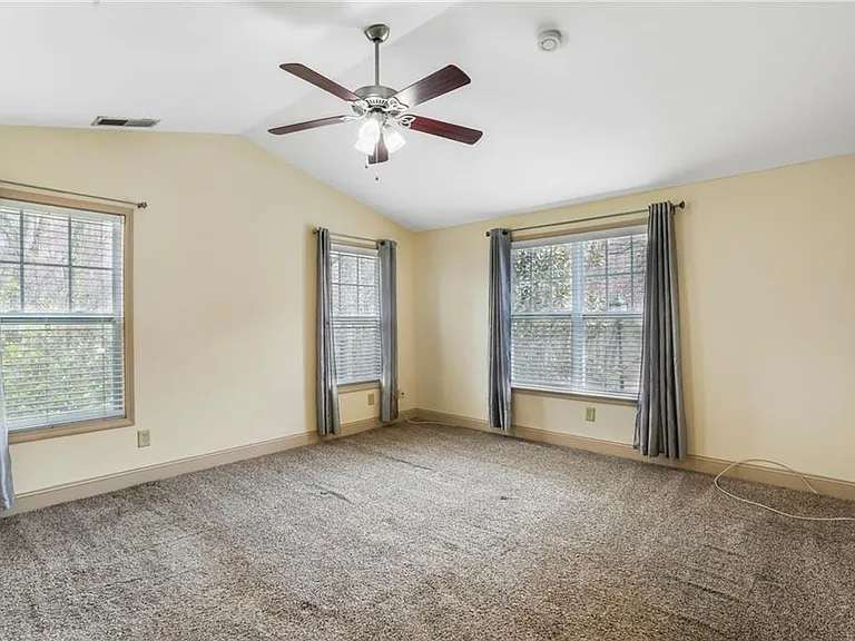 708 Madison Ln SE — Photo 17