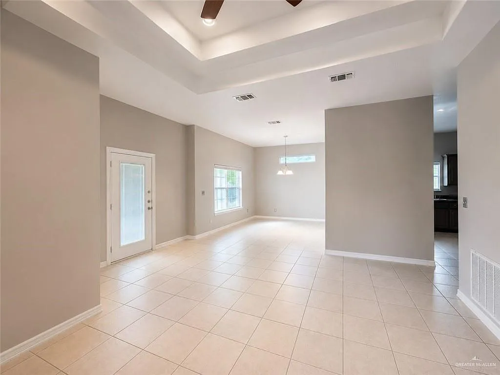 3 bed, 2.0 bath, 2120 sqft, $1,950 — Photo 2