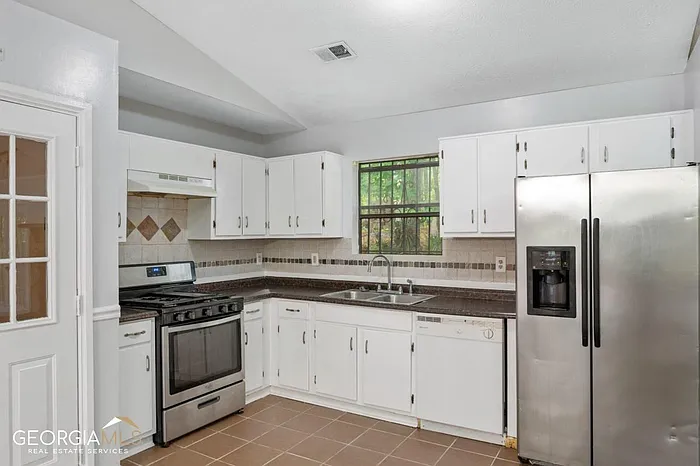 5825 Vernier Dr — Photo 13