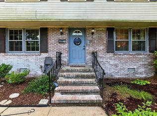 27 Boxwood Ln, Newport News, VA 23602