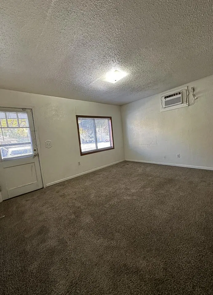 2 bed, 1.0 bath, 800 sqft, $825 — Photo 2