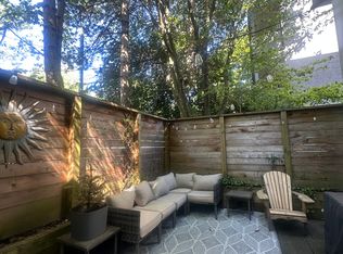 2272 Dundas St #103, Vancouver, BC V5L 1J8