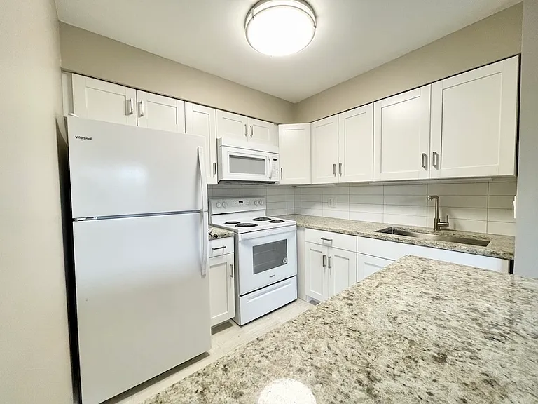830 Waterview Cir #3 — Photo 2