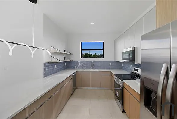211 NW 25th Ave — Photo 11