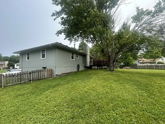 NE Cedar St — Photo 17