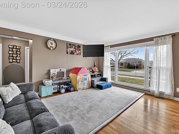 5th image of 18053 Airport Rd