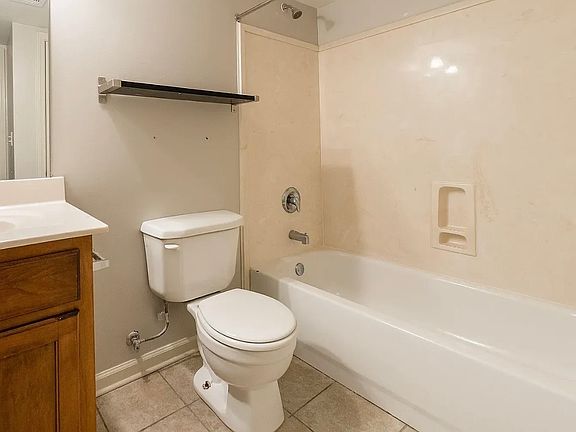 4th image of 210 S McLean Blvd APT 11
