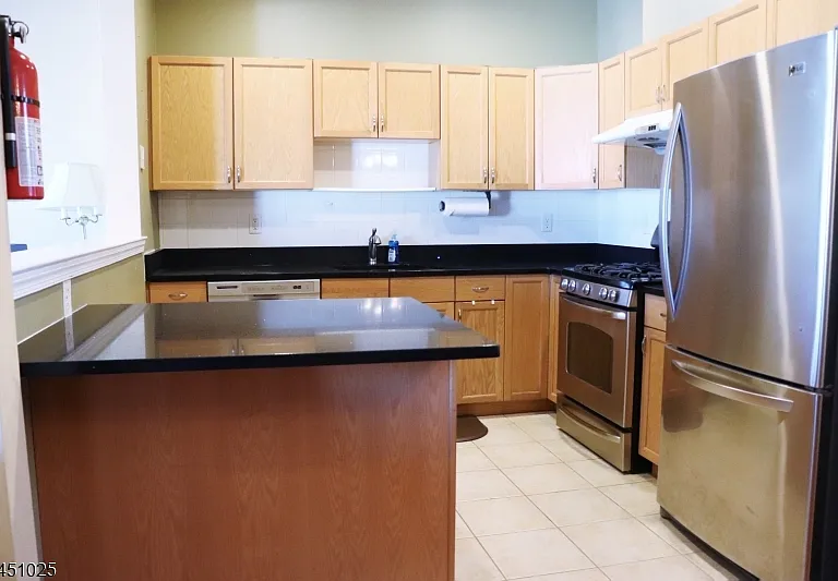 370 Summerhill Dr — Photo 5