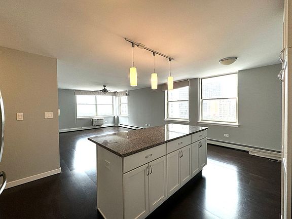 4th image of 3033 N Sheridan Rd APT 1505