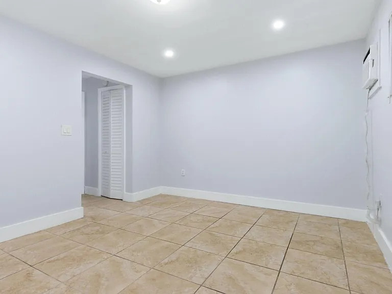 1964 NE 172nd St #5 — Photo 11