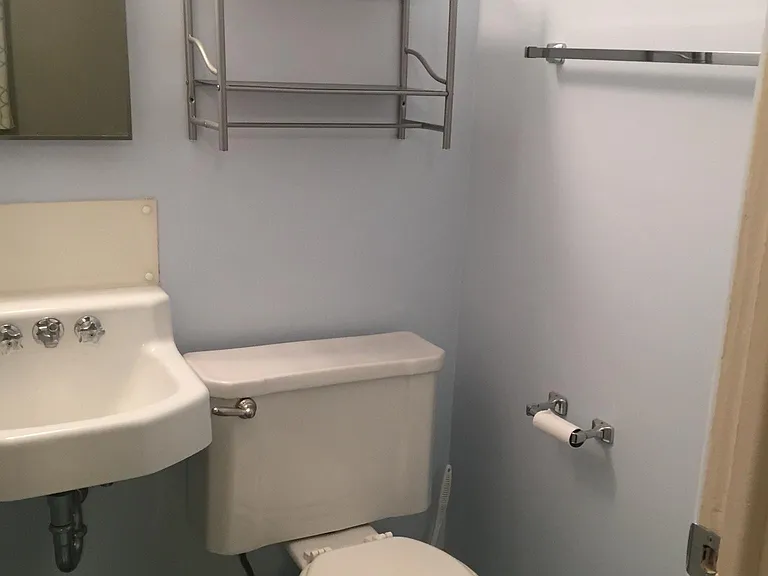 Master BR 1/2 Bath