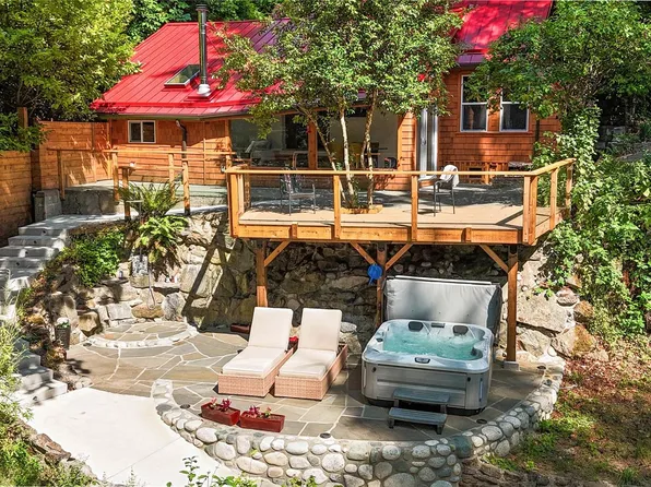 1709 Falcon Heights Rd, Langford, BC V9B 6H6